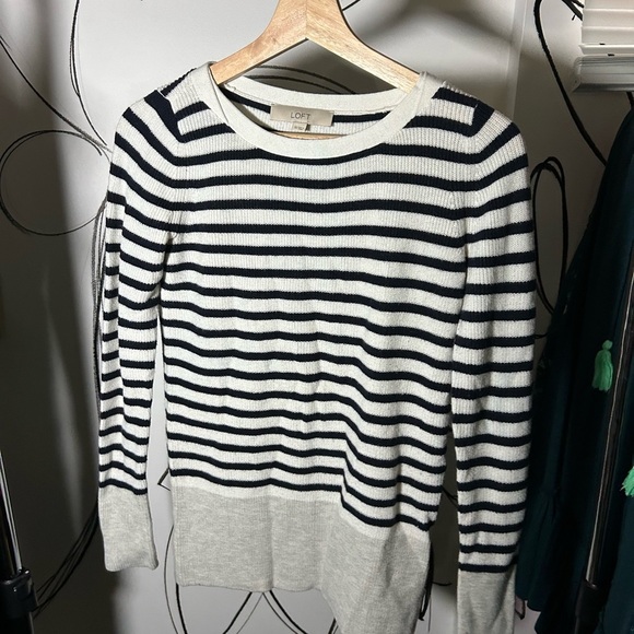 Loft Navy and White w/Gray Colorblock Sweater Women’s XS Soft Knit Crew Neck - Picture 2 of 7
